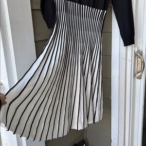 Vintage Black and White fit & flare dress No labels S/M Knit material Stretchy